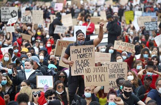 זעם גם בבריטניה // צילום: רויטרס
